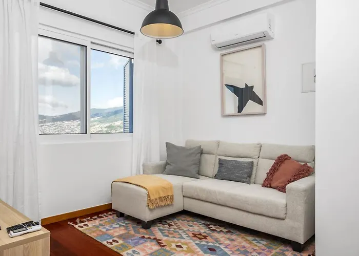 Casa Da Angela - By Wehost * 丰沙尔